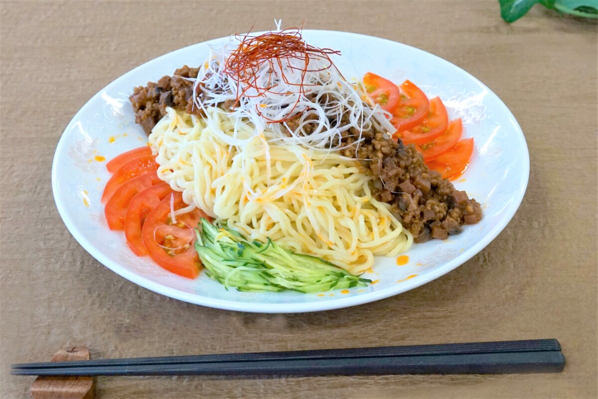 暑さ吹き飛ぶジャージャー麺